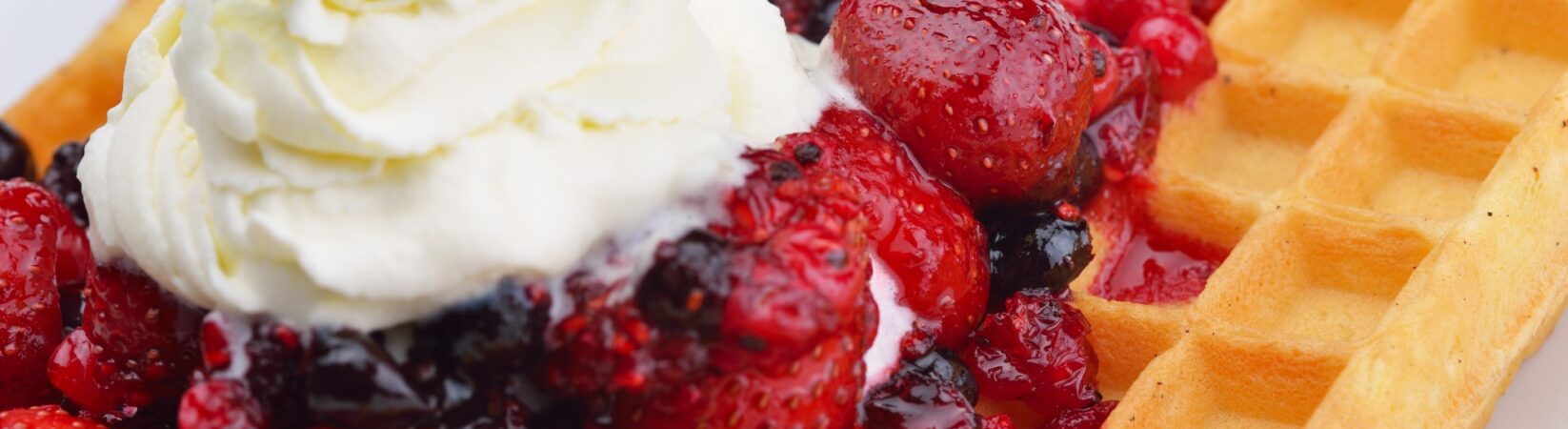 Waffel mit Sojaquarkcreme und Beeren