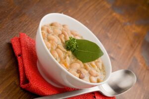 Weiße Bohnensuppe mit Kartoffeln