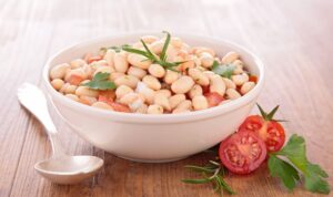 Weißer Bohnensalat mit Tomaten