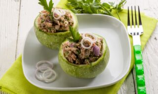 Zucchini gefüllt mit Thunfisch