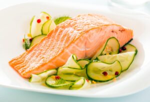 Lachs mit Gurkensalat